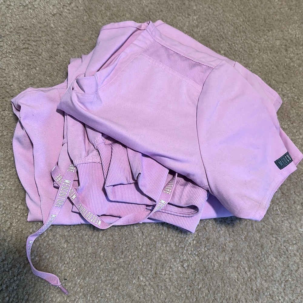 Med couture pink scrubs scrub set size m medium petite joggers like new !!!